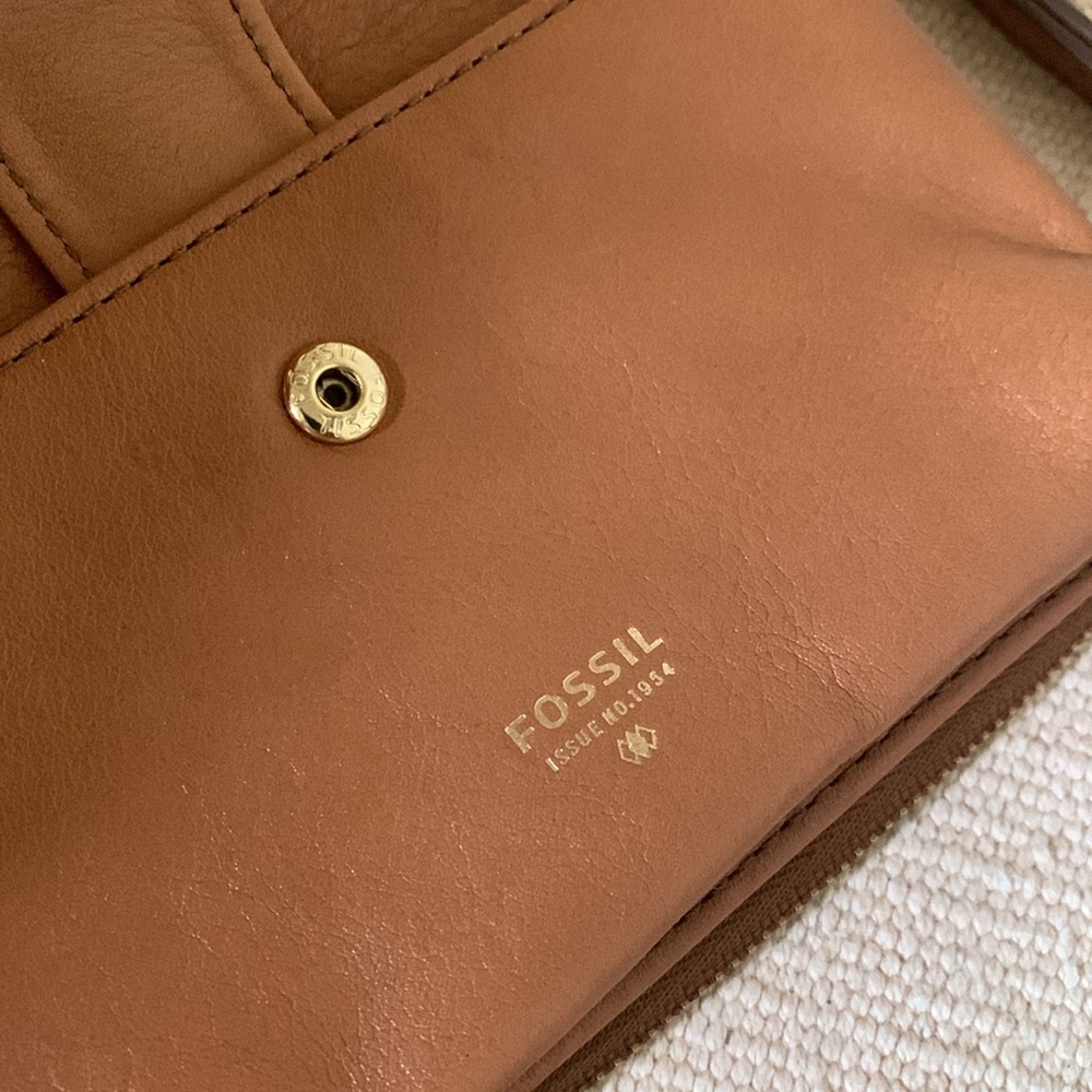 NWT Fossil iPhone 6 Wristlet Camel - Fossil Ladies Small Wallets - Picture 5 of 5